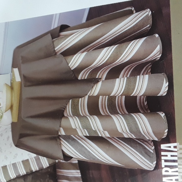 Martha Stewart Everyday Tablecover & Overlay Jaquard Damask. NEW - Picture 1 of 8